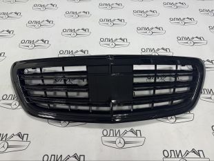Решетка радиатора AMG 63 на Mercedes W222 камера
